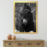 Designart 'portret jednobojnog divljeg bika u zimskoj šumi II' seoska kuća uokvirena umjetnički Print