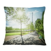 Designart Paris Eiffelov toranj u sunčanom jutru - pejzažni štampani jastuk za bacanje - 18x18